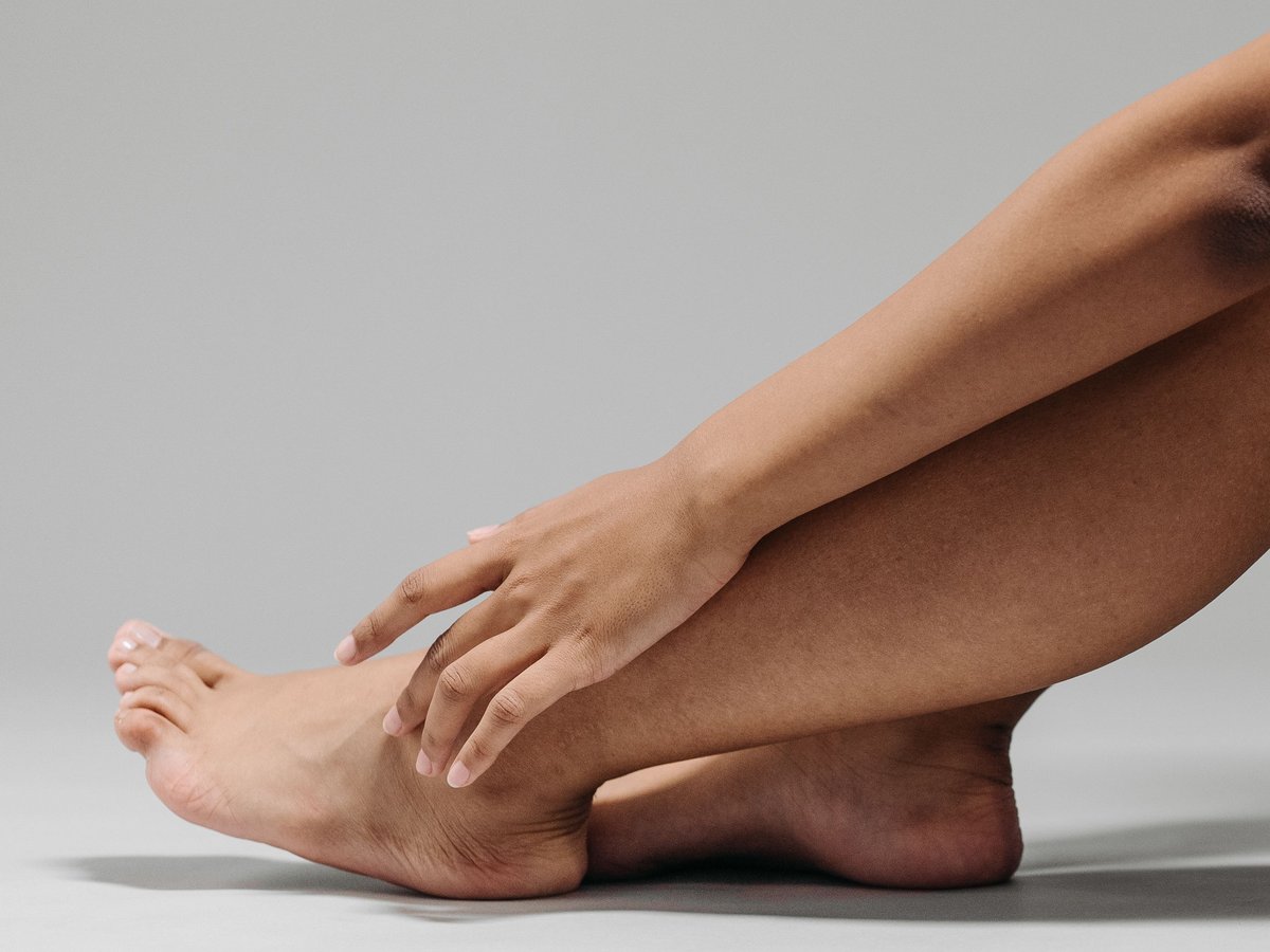 Jambes lisses après épilation laser — résultat proposé par Rivélisse Institut Nice